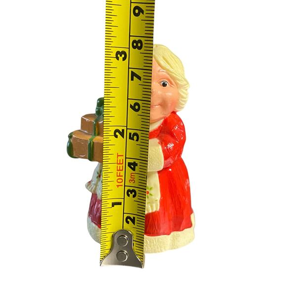 VTG HALLMARK Mr & Mrs SANTA CLAUS Plastic Salt and Pepper Shakers Christmas 70's - Picture 11 of 13